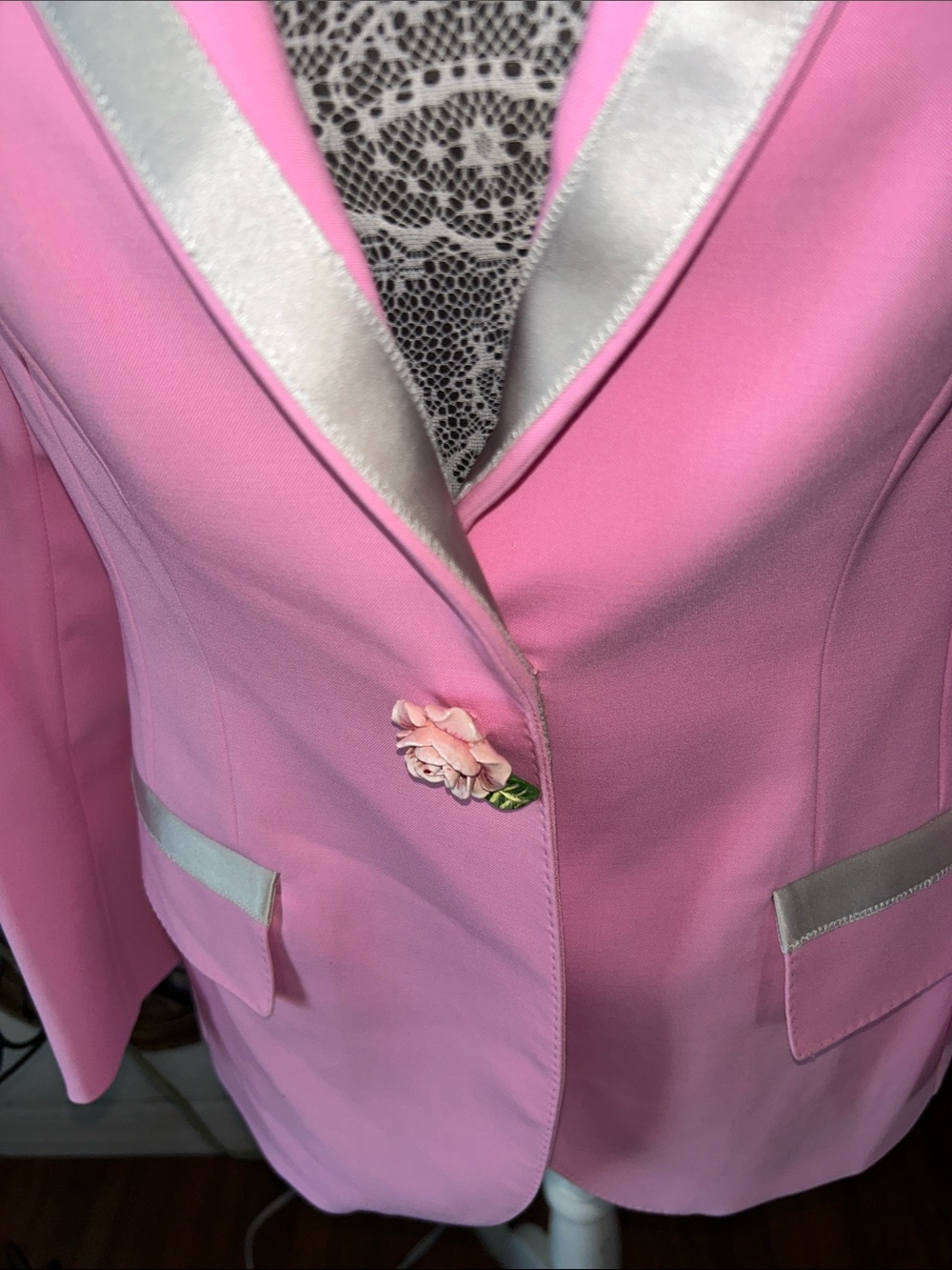 Dolce & Gabbana Pink Satin-Trim Blazer with Floral Pins - Picture 4 of 8